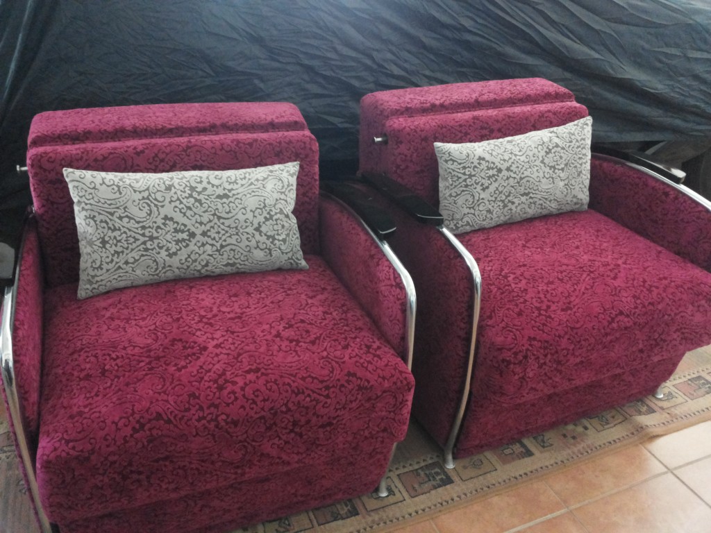 Funkcionalistické kreslo po renovácií